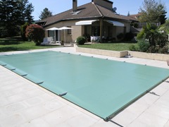 Couverture à barre sécurité piscine